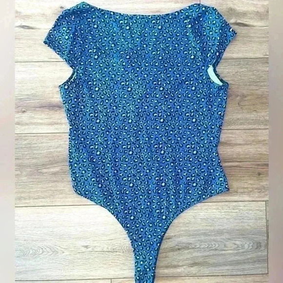 Abound Sweetheart Neck Bodysuit - Picture 2 of 5